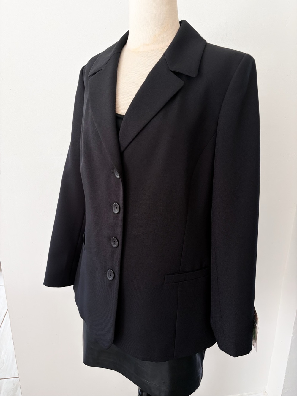 Vintage AGMIR Classic Black Women's Blazer, Size M - Made in Europe - Picture 7 of 11